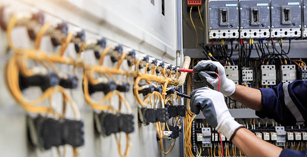 Professional Electrician technician working in Klamath Falls, OR